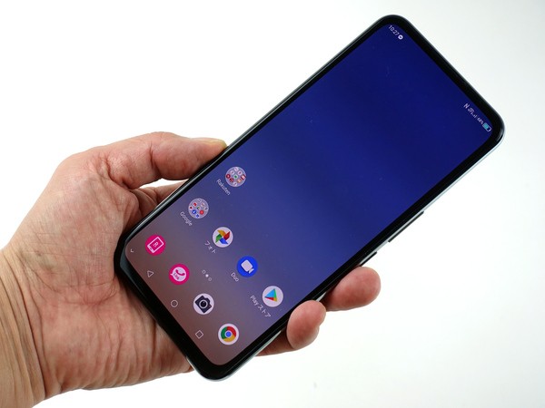 楽天の5Gスマホ「Rakuten BIG」の画面内蔵カメラはまだ早すぎたかも!?（アスキー）