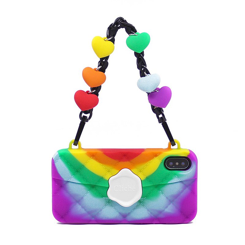 Candies的商品製作嚴謹，採用自家研製的矽膠材質Silicone Rubber， 特點是易定型、易清洗、防過敏、耐高溫、不含有害物質且可循環再製造， 通過國際FDA食品要求測試，環保與安全性高之餘