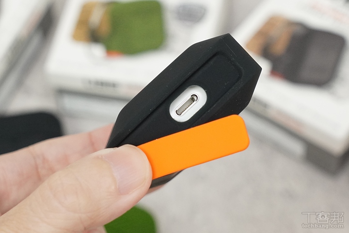 UAG AirPods 保護殼