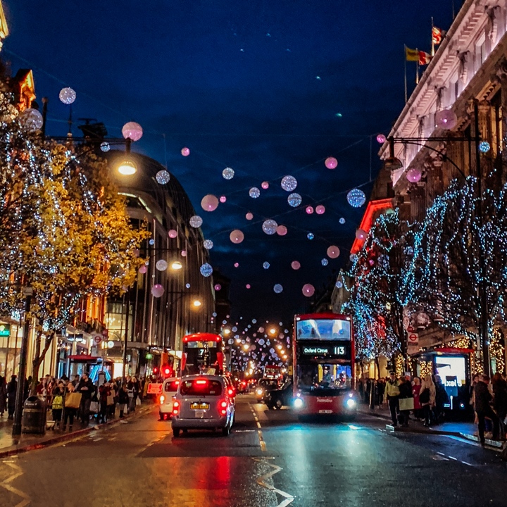 Apple 找來了專業攝影師，教你怎麼用 iPhone 拍出好看的聖誕、跨年照