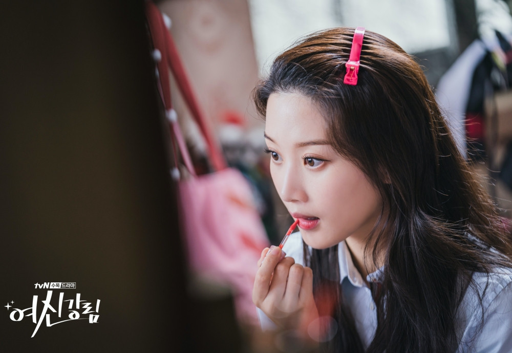 右滑看文佳煐《女神降臨》妝容重點>>