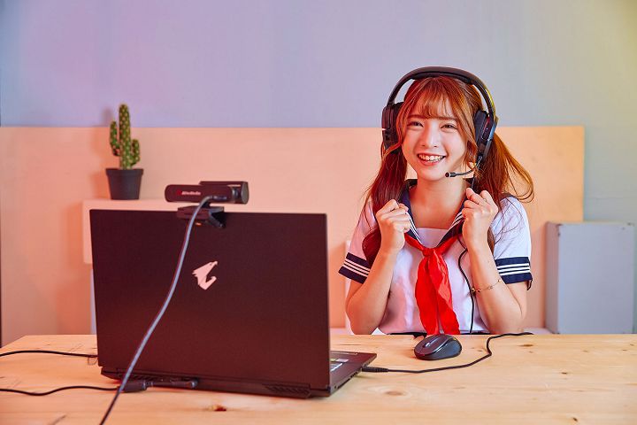 Webcam 在電玩直播的應用十分普遍，不過論規格來說，少有能夠比得過 PW513 的產品。