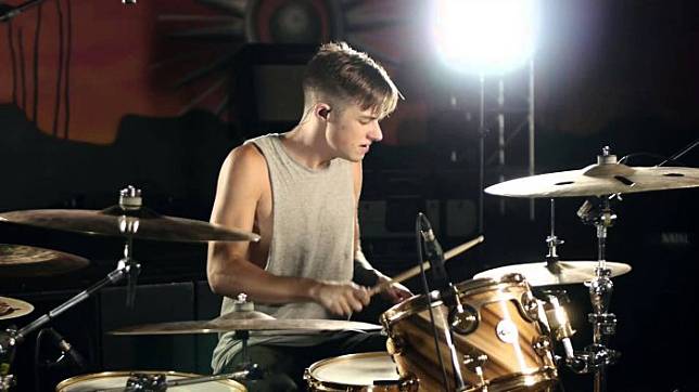 Keren. Drummer Amerika Ini Remix Lagu Rich Chigga.

