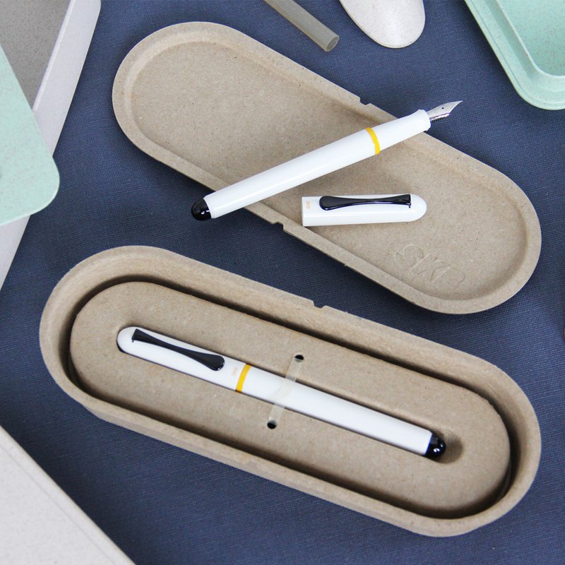 珍惜資源的概念帶出產品循環永續回收再利用的經濟模式。 鋼筆由於耐用和可充填墨水的特性，在減少丟棄頻率和珍惜資源的實質貢獻上，都大大超越拋棄式的原子筆產品。 因為鋼筆有書寫角度的限制問題，為了讓年輕學子