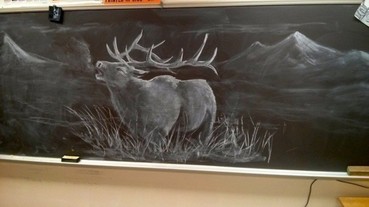 現在的學生很難教？這位老師用一面黑板讓學生們再也不願意缺席