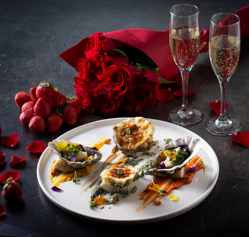 洛克菲勒式焗烤生蠔及正港台式蒜蓉生蠔。（圖／北新板希爾頓酒店提供）