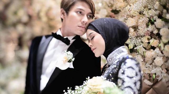 Momen mesra Lesti Kejora dan Rizky Billar. (Instagram/lestykejora)
