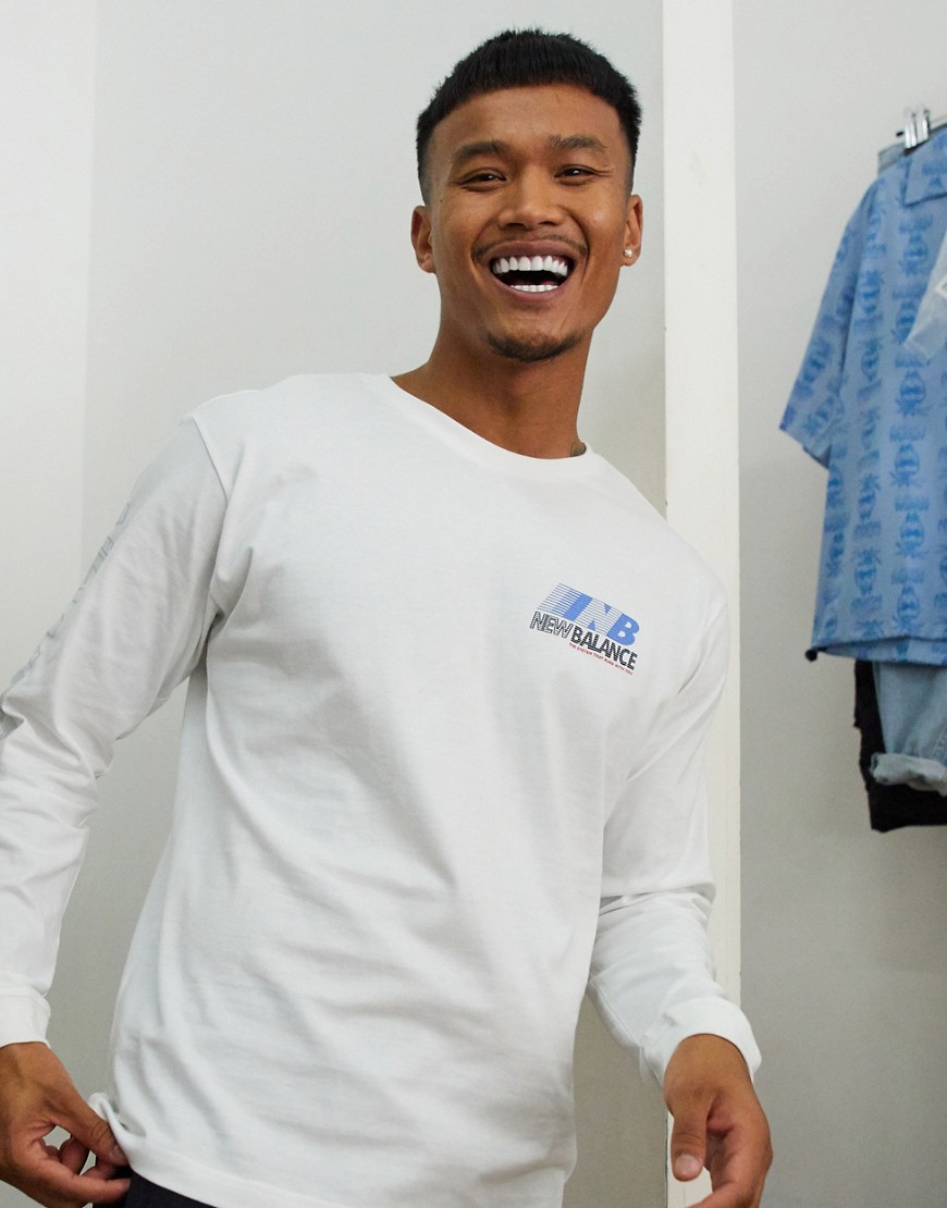 T-shirt by New Balance Aesthetic: on point Crew neck Long sleeves Logo print to chest Regular fit Tr