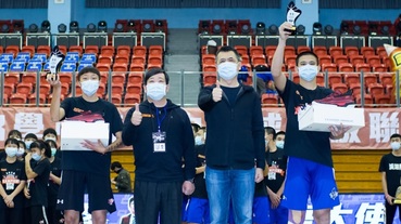 官方新聞 / 爭奪 JHBL 冠軍榮耀金盃！Under Armour 與籃球新星一同「戰在起點 #StartYourStory」