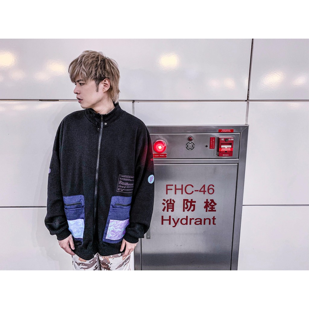 2019是全球太空元年，各項太空探索領域的新發現，與科技有著顯著的突破性發展；UP音樂的首腦也發現了此一事件，在強大的音樂聲浪下，藉著太空時代的精神技術，可以刺激神經，產生共鳴與溝通，UP的音樂也將以