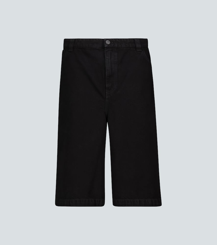 Falling just below the knee, these black Balenciaga shorts are made from 100% cotton denim, and have