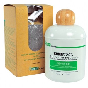 選用天然椰子油及高級木材 有樹木天然芬多精除霉菌防白蟻 長期使用可防止地板老化，更可防止濕氣進入而變形 滋養保護地板光澤亮麗如新 高分粒子形成保護膜防止刮傷 天然植物油可防裂除霉班 產品材料為液態狀使