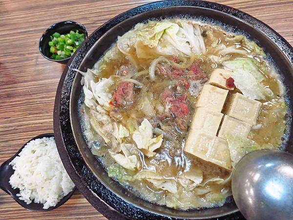 【台北美食】雅香石頭火鍋-冬天必定大排長龍的火鍋店 【台北美食】雅香石頭火鍋-冬天必定大排長龍的火鍋店