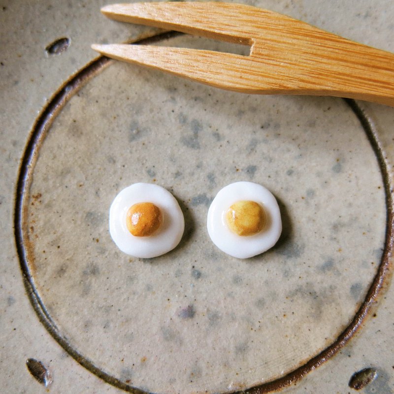 手作白瓷耳環 荷包蛋 貼耳式 早餐 陶藝