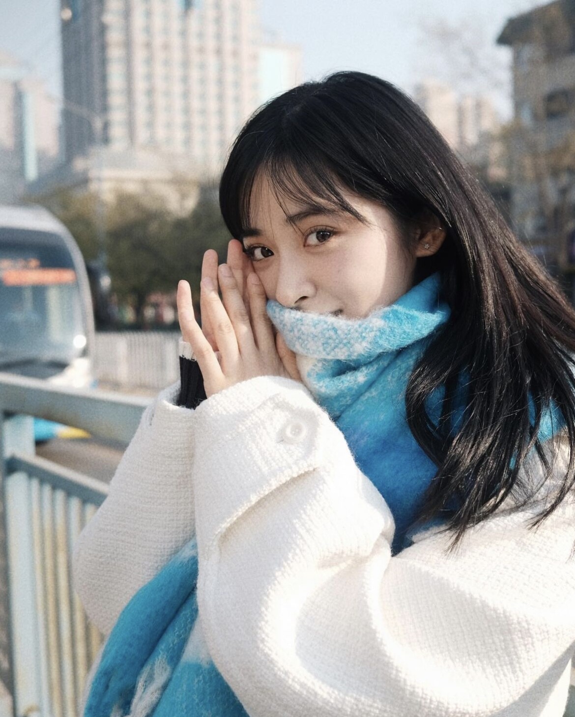 「沈月」的元氣少女感拍照教學：跟著沈月拍出自然又上鏡的美照！