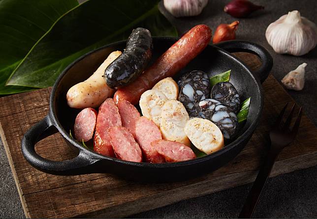 飛魚卵墨魚三色腸(圖/芭達桑原住民主題餐廳)