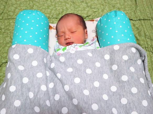 9 Potret Kebahagiaan Alvin Faiz Atas Kelahiran Anak Pertama