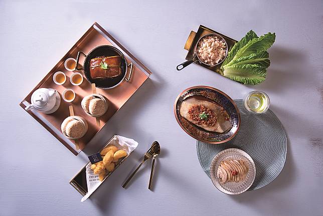 「飯BAR Station微風信義店」今年也為小家庭特別設計充滿時尚感的母親節套餐。（圖/飯BAR Station微風信義店）