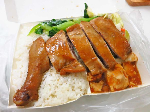 【蘆洲美食】香港榮華燒臘便當快餐-超便宜65元大雞腿便當