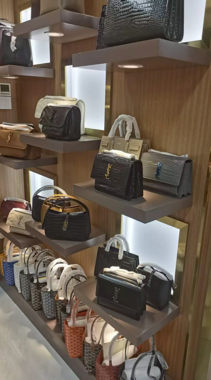 VIP鼎鋒國際精品，代為批發任何商品，代購，集運❤️免稅，代開發票，清關❤️陸運，海運，空運一手包辦🎉