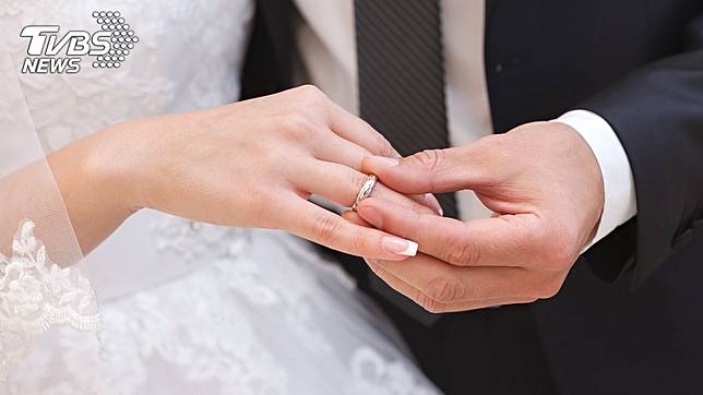 許多人結婚時都會特別邀請好朋友或是姊妹淘來擔任伴郎、伴娘。示意圖／TVBS