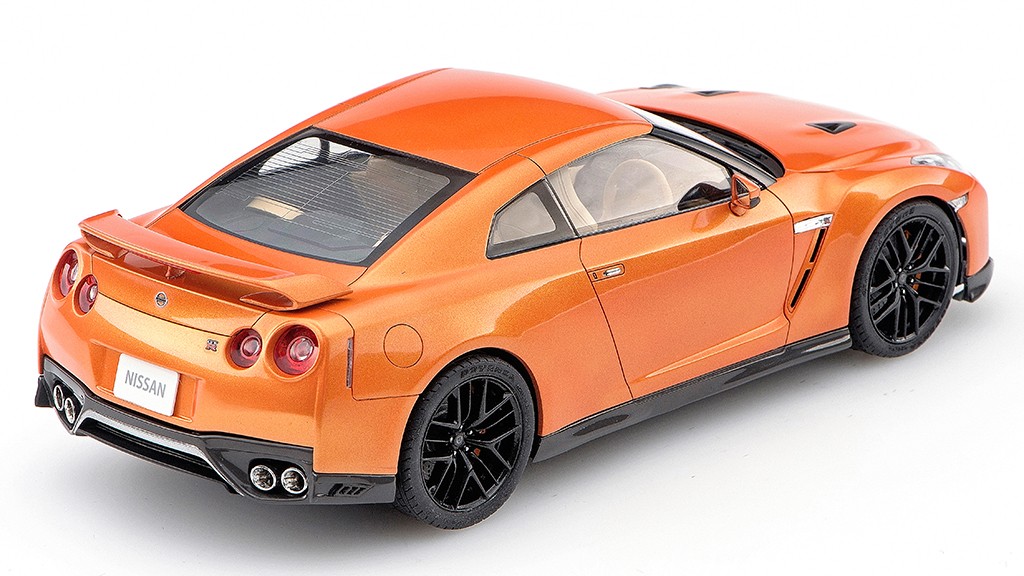 R35のMY17を細部まで再現！フジミ製プラモの「日産GT-R」を改造
