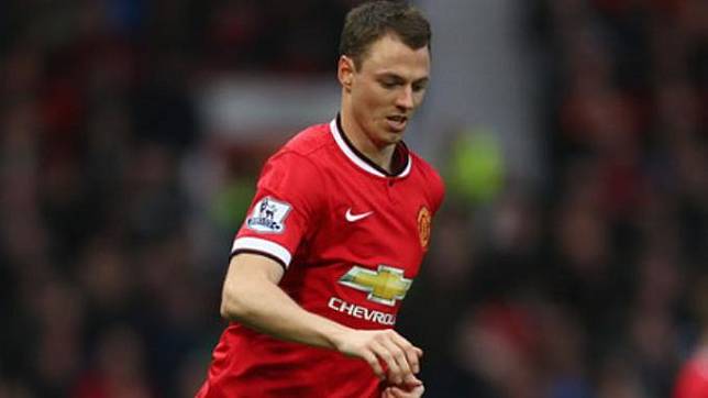 Leicester City Diminta Gandakan Tawaran untuk Jonny Evans