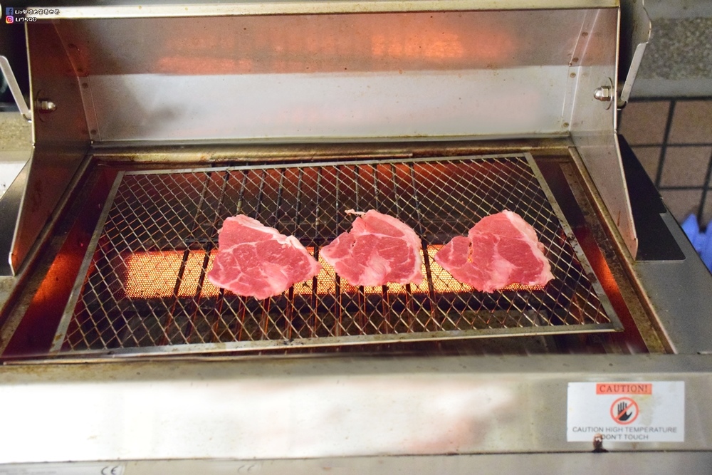 中秋肉品禮盒-愛食鮮DSC_0300 拷貝Liz開懷大笑看世界.jpg