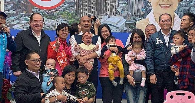 韓國瑜親女嬰延燒！醫師未經允許「合成皰疹病毒孩」　家長怒提告
