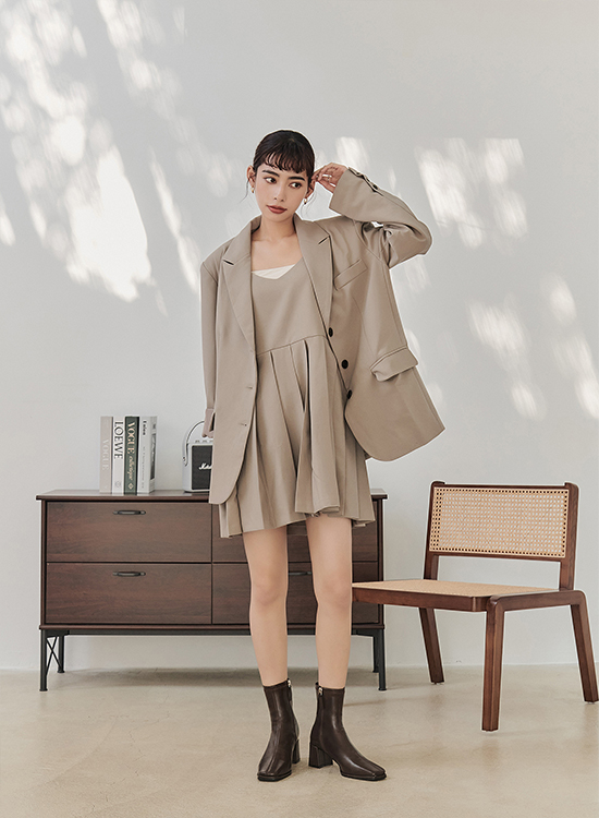 秋冬穿搭 美拉德風 D+AF  素面方頭高跟瘦瘦靴穿搭推薦