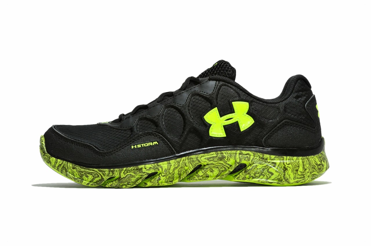 UNDER ARMOUR SPINE REBEL STORM LINE