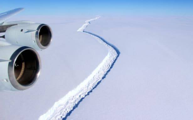 Gunung Es 1 Triliun Ton Lepas dari Antartika