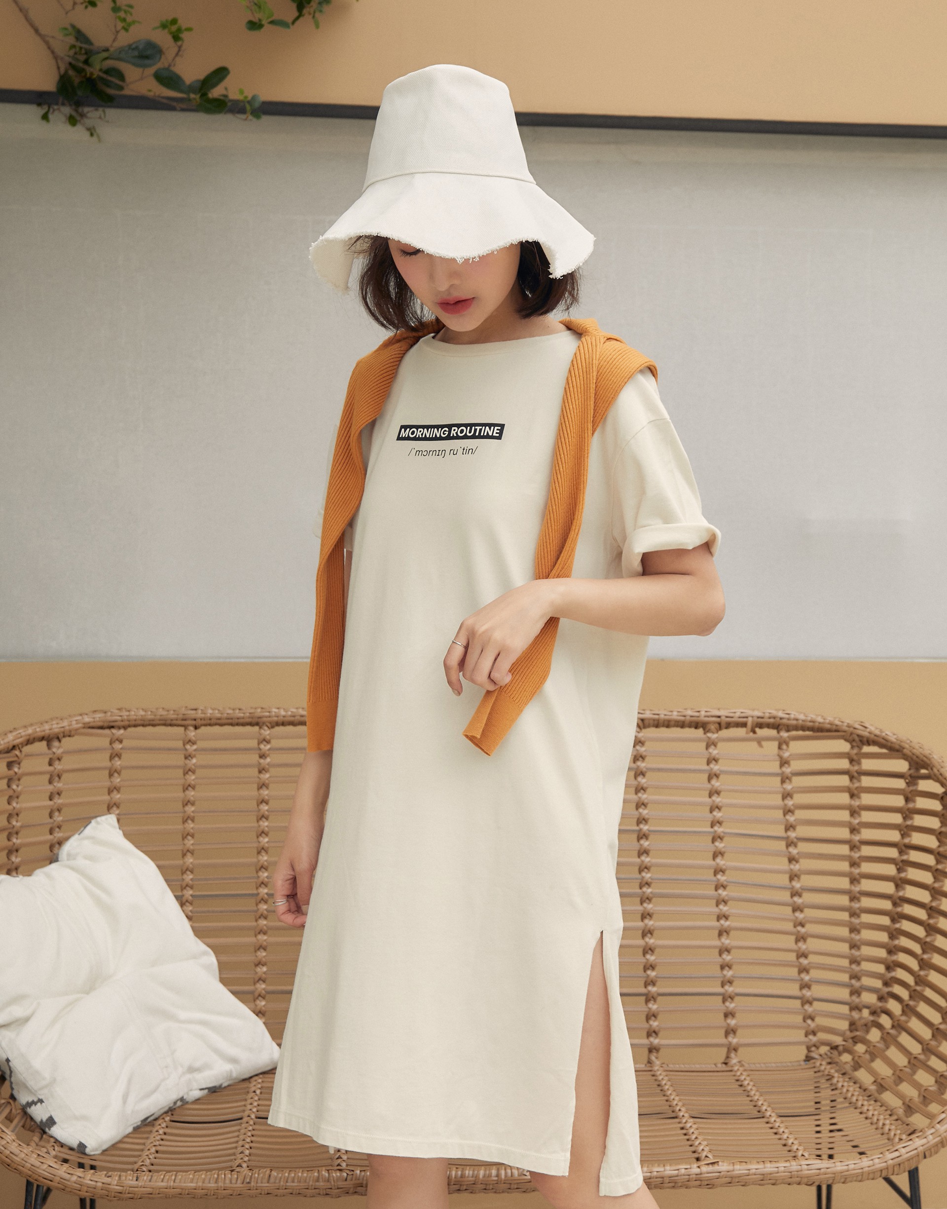 PAZZO+MIT 日常標語自在側開岔長版基礎TEE