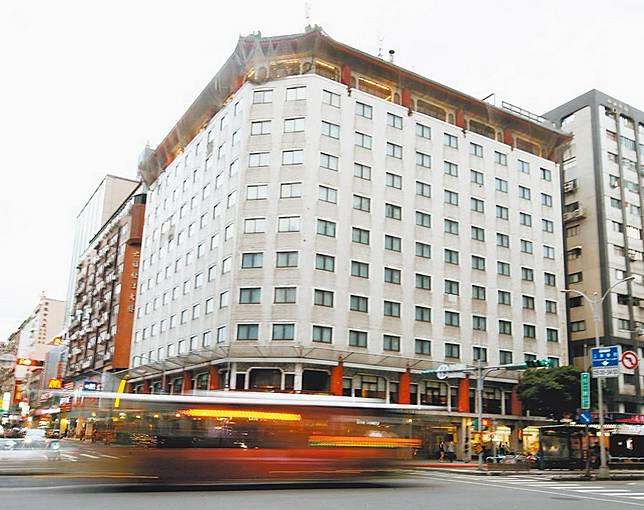 業績直直落 六福客棧5月底歇業