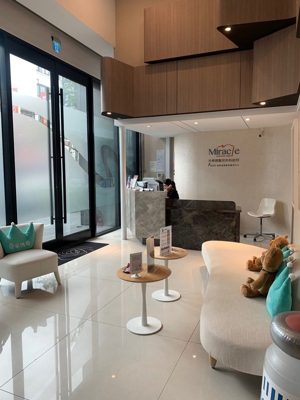 倪倪愛漂亮－『醫美推薦』女星名媛網紅煥然一新蘋果肌玻尿酸預約制安全可靠隱密性高聖地-台中市米秝琪整形外科診所直擊分享