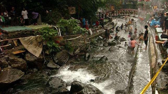 Menikmati Wisata Guci Di Kaki Gunung Slamet