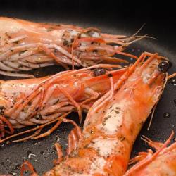 ◎★QF急速冷凍、保存鮮味|◎★TAP產銷履歷、品質有保證|◎★榮獲優良農產品標章CAS ★通過國家級嚴格檢驗合格品牌:金車類型:蝦蟹貝類組合說明:【金車】鮮蝦500g/包(大x8)超值組Z部位:蝦類