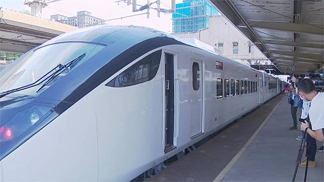 台鐵emu3000型新自強號首度試車估年底營運 民視新聞網 Line Today