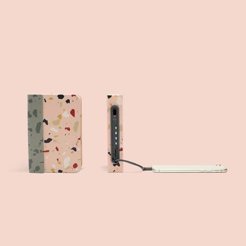 產品特色 美國舊金山設計師 Max Gunawan 打造 Lumio 書本燈 沒有按鈕，沒有開關，沒有電線，就像一本書，展開就開燈，合上就關掉 滿電情況下8小時持續照明時間 LED發光晶片使用壽命 5