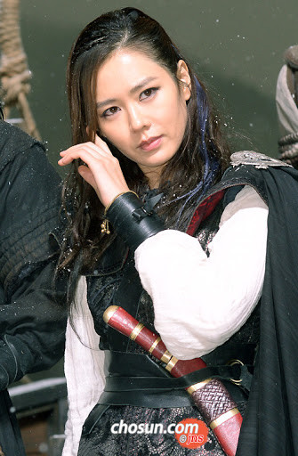 孫藝珍古裝造型合集4：電影《海賊：汪洋爭霸》 霸氣魄力的海盜首領