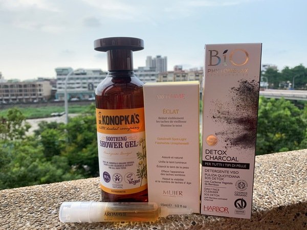 倪倪愛保養－『保養品推薦』歐美名媛女星網紅草本植萃天然保養聖品-來自歐洲MUJER法國原裝花植淨白臻萃/Dr.Konopka&amp;amp;amp;amp;amp;amp;amp;amp;amp;amp;amp;amp;amp;amp;amp;amp;amp;amp;amp;amp;amp;amp;amp;apos;s有機金縷香沐浴精華/義大利黑鑽深層淨化潔顏精華開箱分享