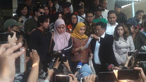  Hotman Paris: Tak Diminta Fairuz A Rafiq pun, Aku Otomatis Bela