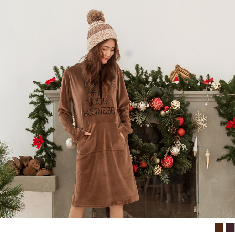 具有柔軟的光澤材質 讓肌膚有親膚的實質效果 不僅保有溫度也柔軟好感 加入雪花的刺繡 有聖誕節的氣息 彷彿度過寒冷的季節 喝著溫熱的可可 享受窗外下雪的氛圍 **********************