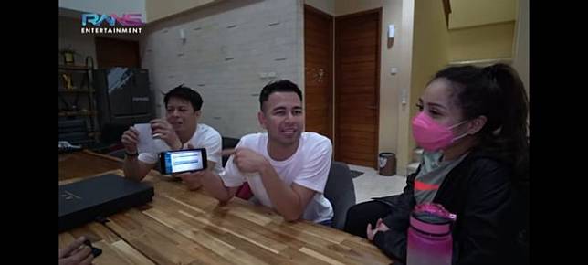 Keluarga Raffi Ahmad Donasi Rp350 Juta untuk Kru Band Terdampak Corona 