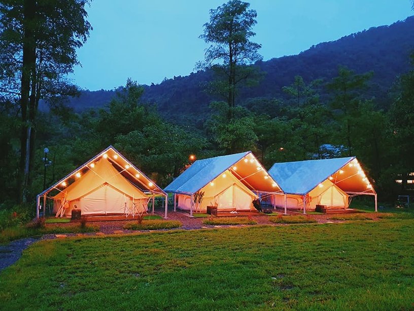 全台10大「森林系豪華露營」推薦！懶人露營免裝備，微光中甦醒超愜意！