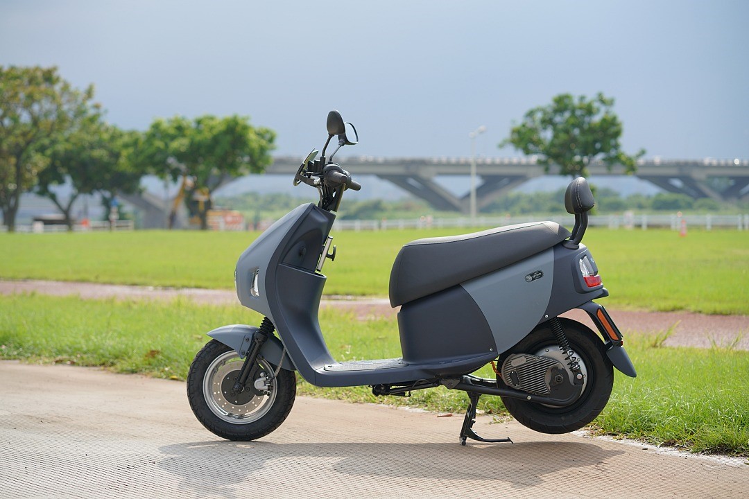 輕巧出行，讓電動車更貼近你我！eMOVING EZ1 體驗試駕