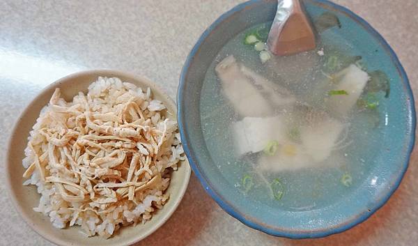 【中和美食】一味香小吃店-隱身在狹小巷弄裡沒有招牌的超便宜銅板美食 【中和美食】一味香小吃店-隱身在狹小巷弄裡沒有招牌的超便宜銅板美食