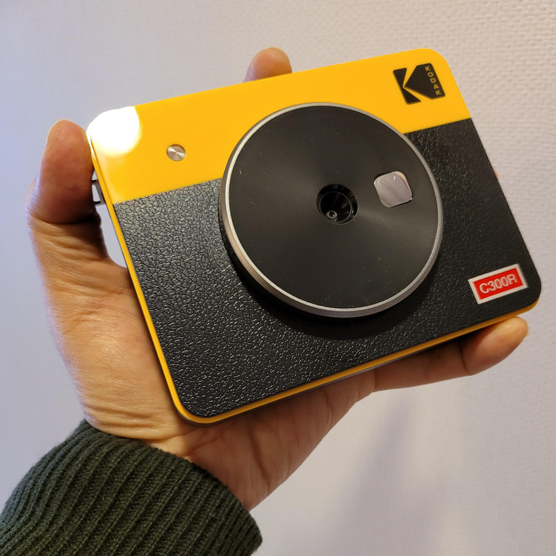 スクエアなインスタント写真が撮れる「コダックMini Shot 3