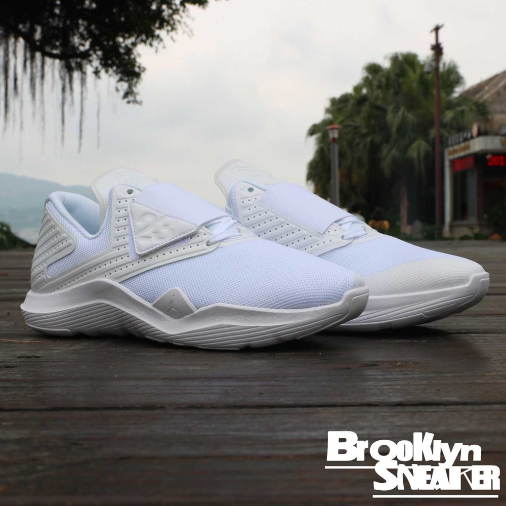 NIKE Jordan Relentless 全白 魔鬼氈 低筒 男 (布魯克林) AJ7990-100