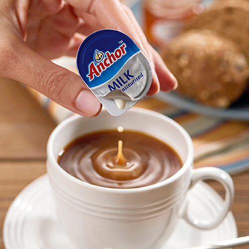 UHT 135℃高溫殺菌 100%牛奶製成 無人工反式脂肪 無人工賀爾蒙(rBST) 全年放牧飼養草飼牛 含不飽和脂肪酸Omega3 β-胡蘿蔔素維生素C、E 品名：安佳純牛奶球 (超高溫瞬間滅菌全脂